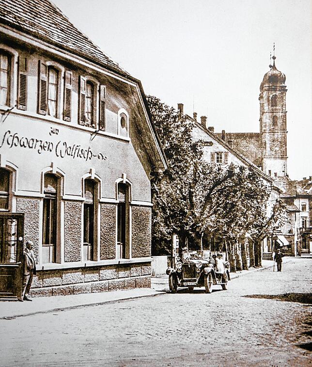 Die Steinbrückstraße in den 1930er Jahren. Der &bdquo;Schwarze Walfisch&ldquo; und das Hotel Schützen existieren schon lange nicht mehr.