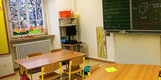 (Archivbild) Noch ist es in den Klassenzimmern leer &ndash; hier ein Foto der Stephansschule &ndash; doch schon bald zieht wieder Leben ...