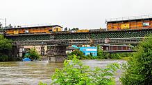 Bild : Arbeiten an der Asbest-Brücke dauern an: Bahnstrecke zwischen Koblenz und Waldshut bleibt bis Dezember 2025 gesperrt