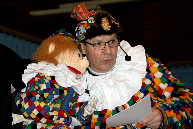 Zunftmeister Claus Epting hatte sich, in Form des neunmalklugen, frechen und vorwitzigen kleinen Timmy, närrische Verstärkung mitgebracht.