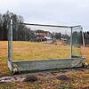 Der alte Sportplatz beim Schloss Hohenfels, das im Hintergrund zu sehen ist. Bis hier das geplante Kulturhaus steht, soll ein Zeltplatz ...