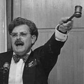 Carlo Karrenbauer macht die typische Geste - hier bei einer Auktion im Jahr 1993.