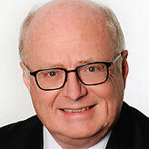&bdquo;Wir investieren nicht nur in Steine oder Glas, sondern in Menschen.&ldquo; Wolf-Dieter Karle, Freie Wähler