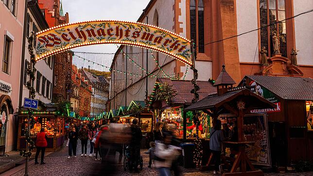 Der Weihnachtsmarkt in der Freiburger Innenstadt startete Ende November 2024. Hier gibt es alle Informationen rund um Öffnungszeiten und ...