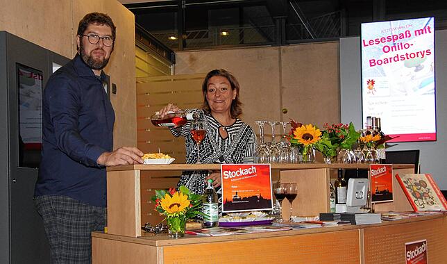 Im Foyer des Kulturzentrums sorgen Corinna Bruggaier und Johannes Waldschütz auch für kulinarischen Genuss.