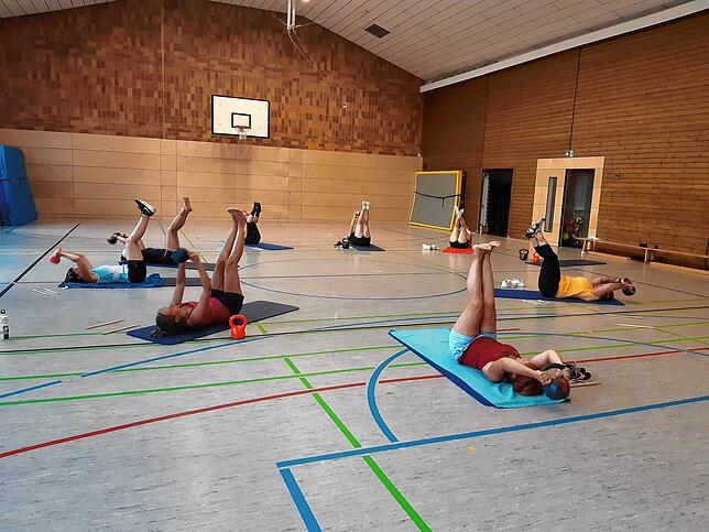 Meine Mitstreiterin bei einer Fitnessübung.
