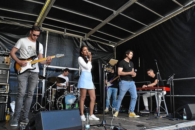 Party mit viel Musik erlebten die Slowup-Teilnehmer auf dem Münsterplatz.