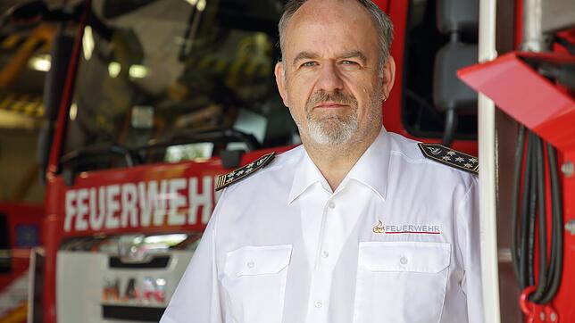 Banger Blick nach vorne: Singens Feuerwehrkommandant Andreas Egger beobachtet einen Anstieg der Einsatzzahlen. Gerade die Zunahme von ...