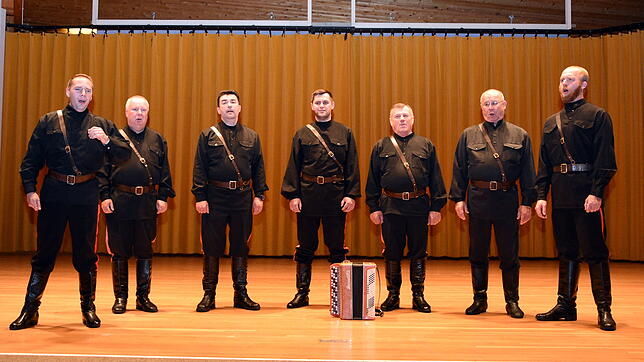 Die Maxim Kowalew Don Kosaken beeindruckten bei ihrem Auftritt im Kursaal in Höchenschwand.