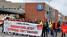 Die ZF-Belegschaft in Friedrichshafen protestierte Dienstag gegen den Kurs des Vorstands. Doch mit Konfrontation allein ist ZF nicht zu ...