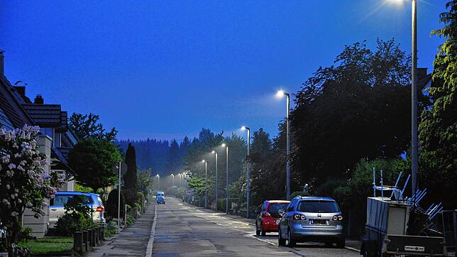 Komplett auf moderne und umweltfreundliche LED-Leuchten umgestellt ist die Straßenbeleuchtung in Villingen-Schwenningen seit 2019. Diese ...