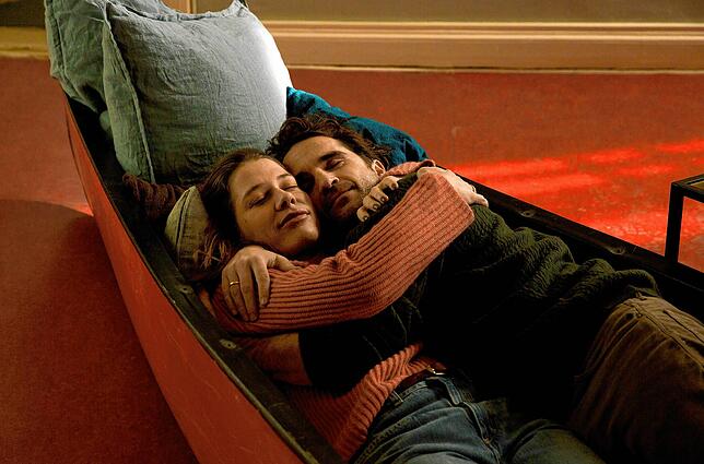 Freddy (Oliver Wnuk) und seine Frau Juliana (Meike Droste) sitzen in einem Boot &ndash; im wahrsten Sinn des Wortes.