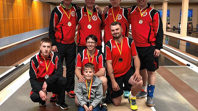 Die erste Männermannschaft des KSC Öflingen ist in der Saison 2021/22 Meister der Landesliga geworden und in die Verbandsliga aufgestiegen.