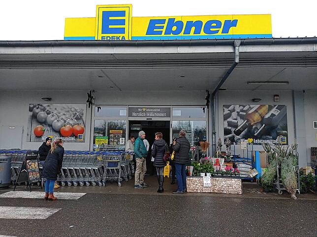 Als der Strom ausfiel, wurden die Kunden gebeten, den Edeka-Markt zu verlassen.