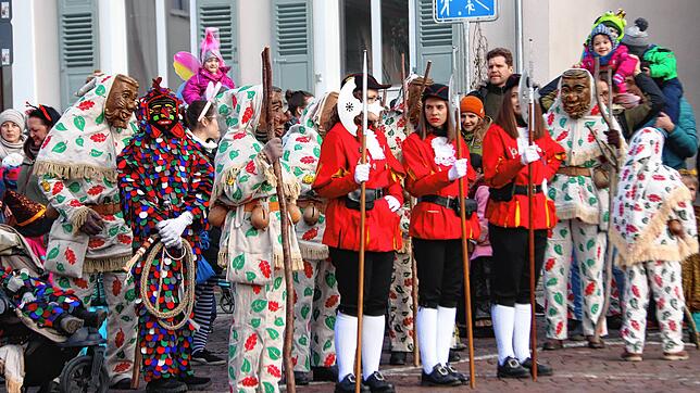 Bild : Die besten Bilder vom Narrenbaumsetzen in Markdorf